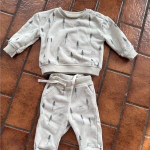 Cozy Kids Sweatshirt and Jogger Set - Gray
